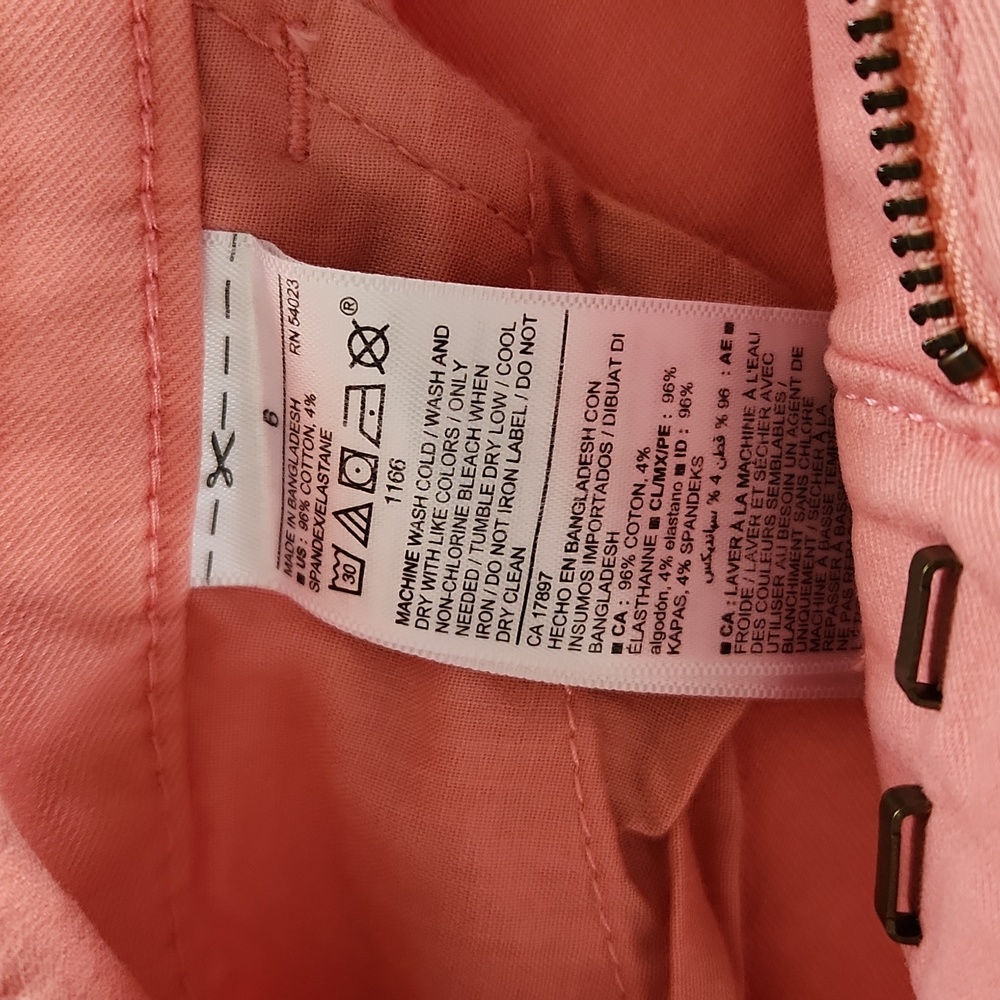 Old navy pants - Picture 3 of 4